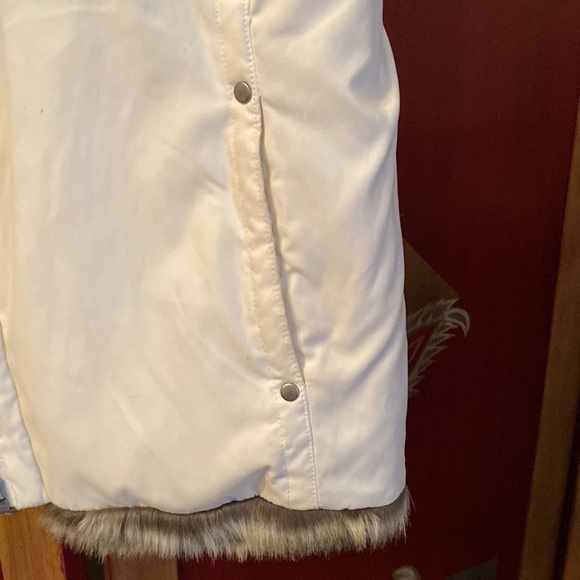 Reversible Faux Fur & Off White Jacket by Weatherproof Garment Company XL - Picture 5 of 11